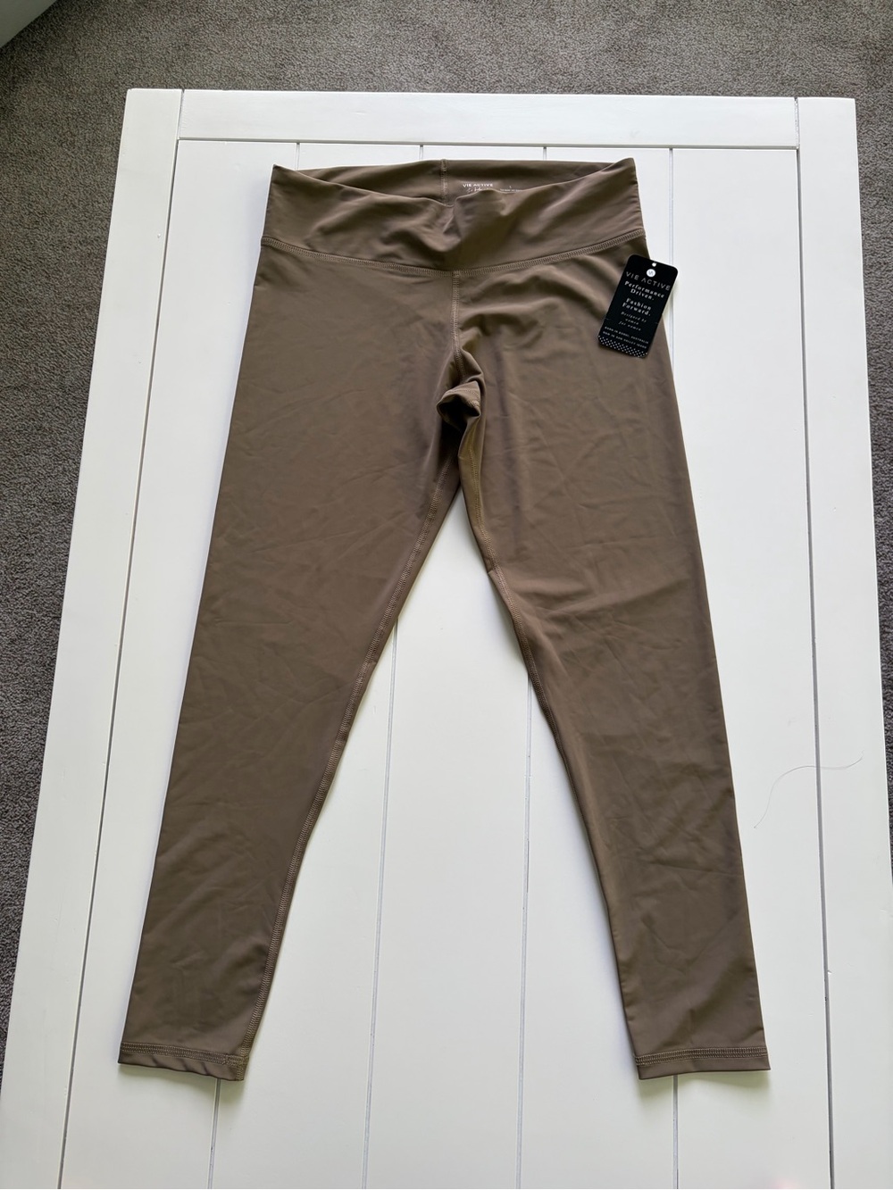 NWT Vie Active Rockell 7/8 Compression Leggings Sz L Latte